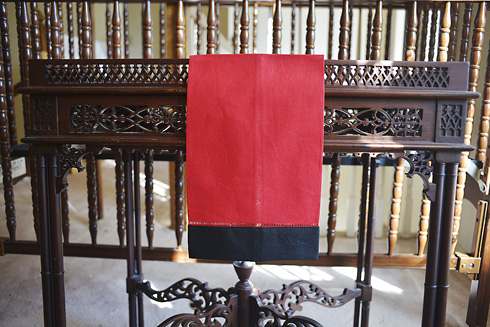 Multicolored Red & Black colored Hemstitch Guest Towels
